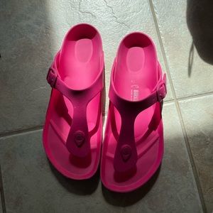 Birkenstock hot pink gizeh rubber sandal